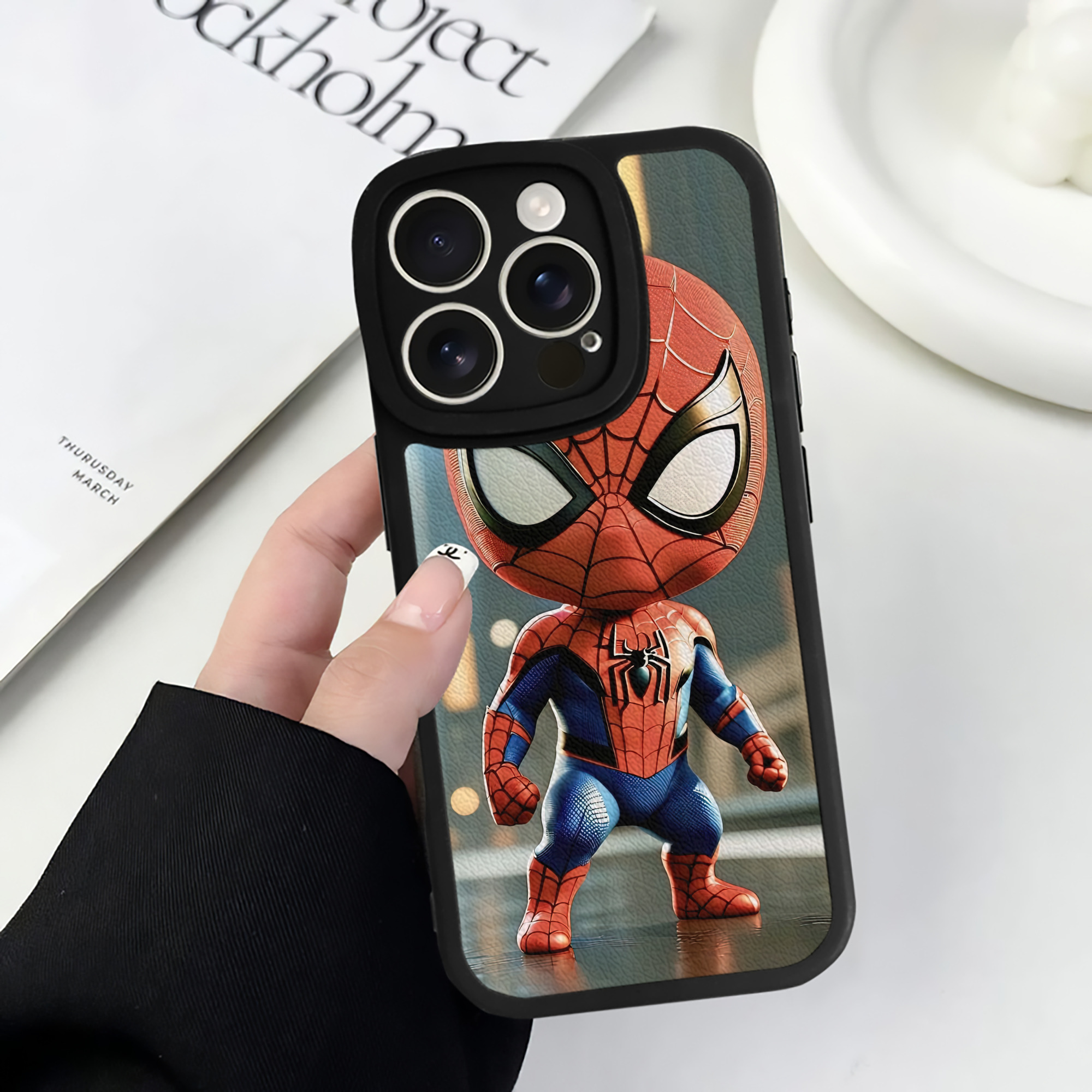 Spider Man スパイダーマン 【iPhone 16シリーズ対応】シリコンスマホケース（レザー調） 材質：シリコン